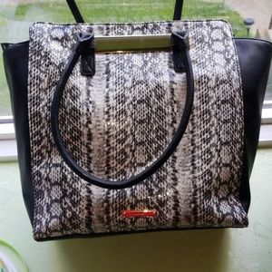 Black and white Hand bag
